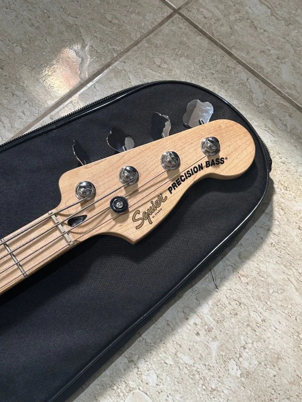 Baixo 4 Cordas Fender Squier Affinity Series® Precision Bass® PJ