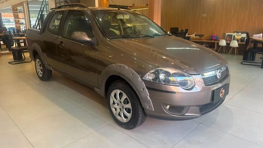 Fiat Strada Strada Trekking 1.6 16V Flex CD 2013