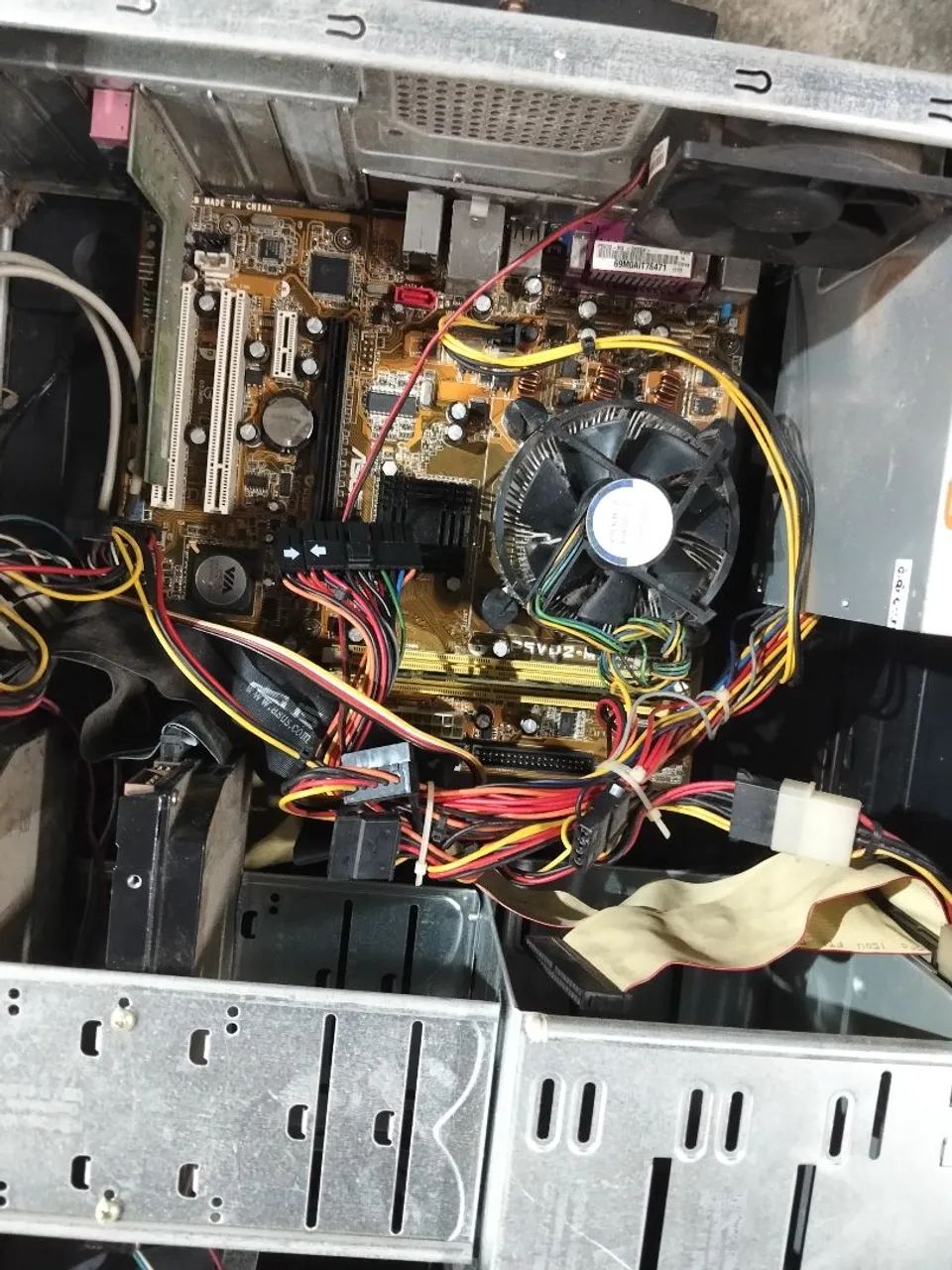 Computadores todos parados precisando de reforma - Foto 4