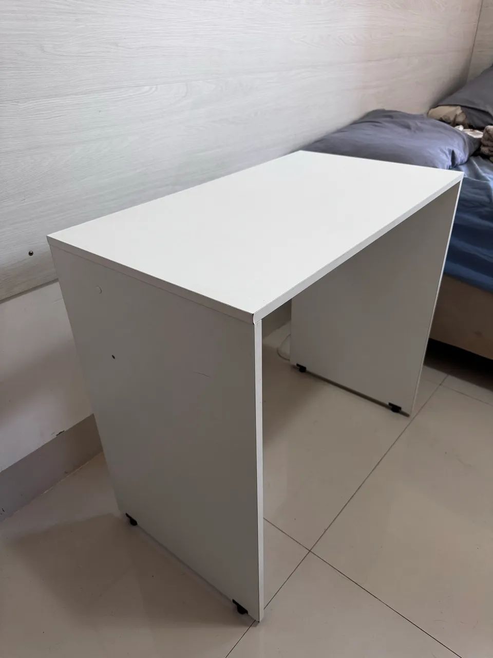 Escrivaninha de MDF branca