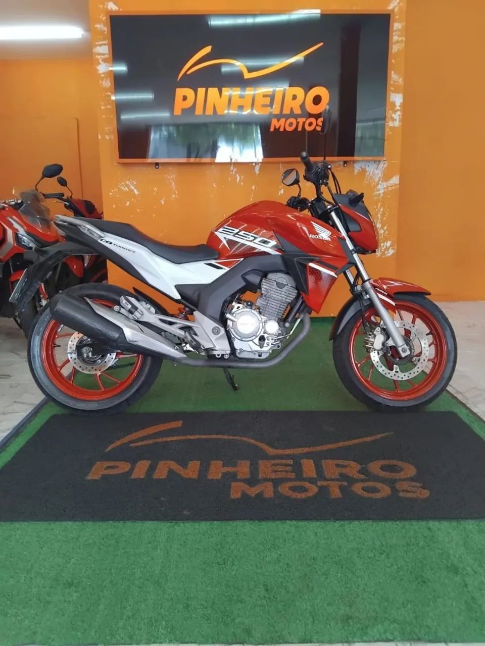 Cb250 ABS 2022. - Foto 3