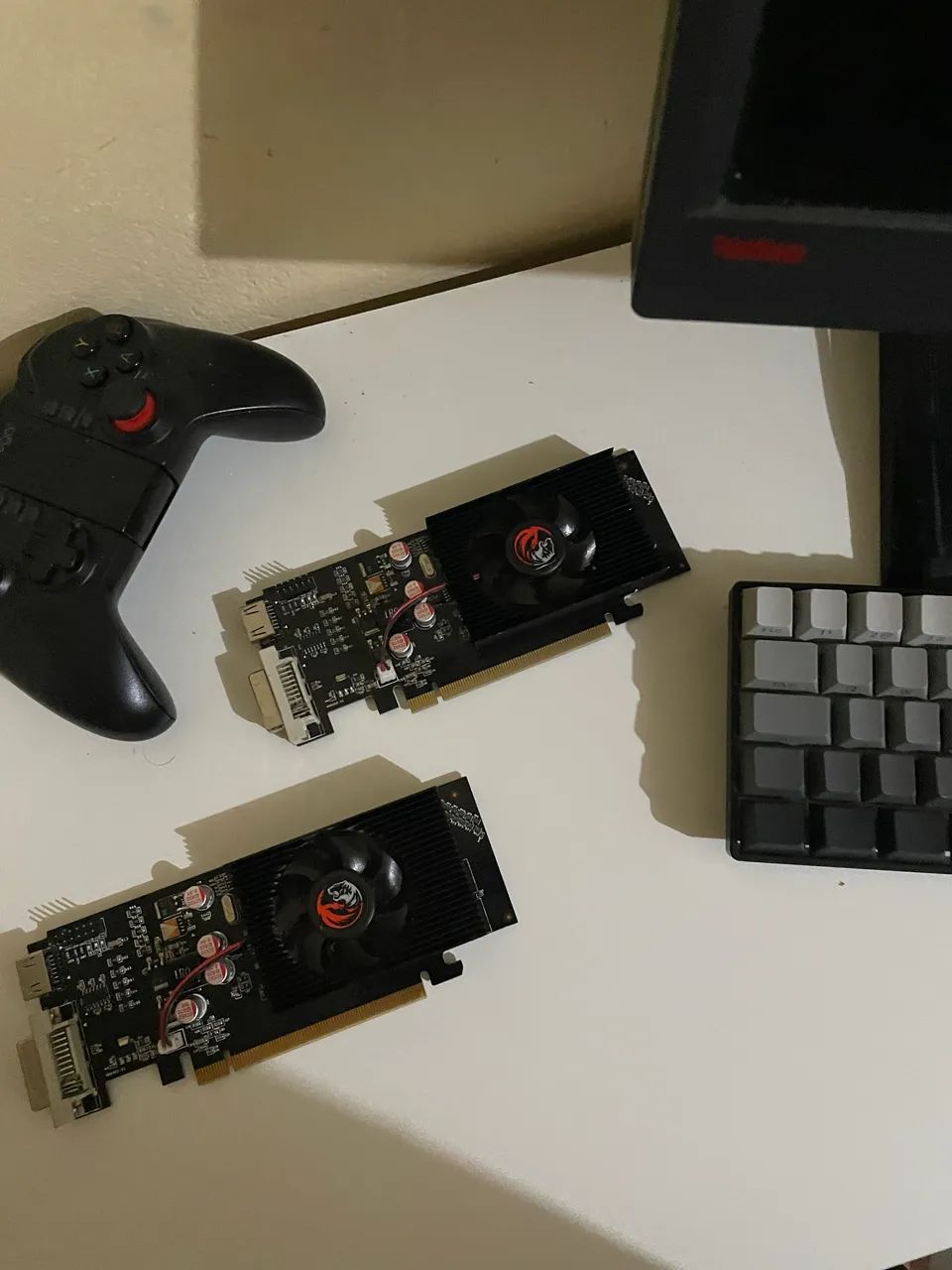 placas de video duas gt 210 e  uma amd r5 340x