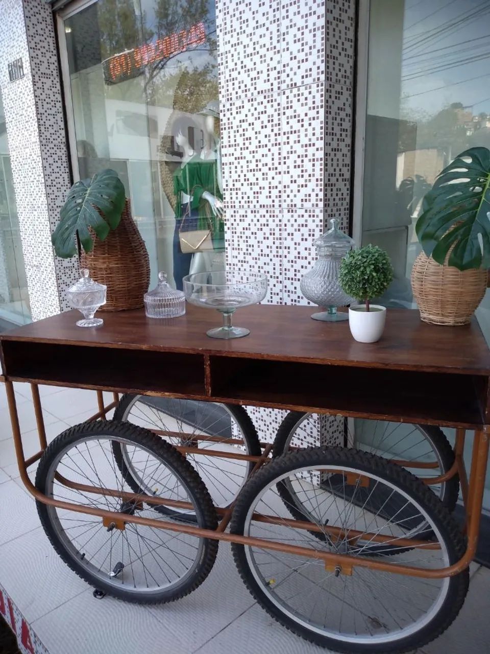 Mesa personalizada para comércio ou decoração (Docecleta) CHAME ATENÇÃO E VENDA RAPIDO! - Foto 2