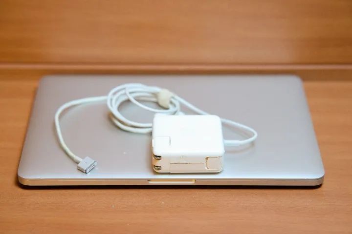 MacBookPRO 2015 13インチ メモリ16GB ストレージ128GB MacBook Pro (Retina,13 polegadas, início de 2015) - Especificações