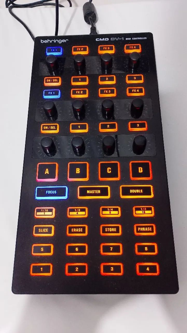 Behringer CMD-DV1 Controladora MIDI em Perfeito Estado - R$ 180,00 no PIX - Foto 4