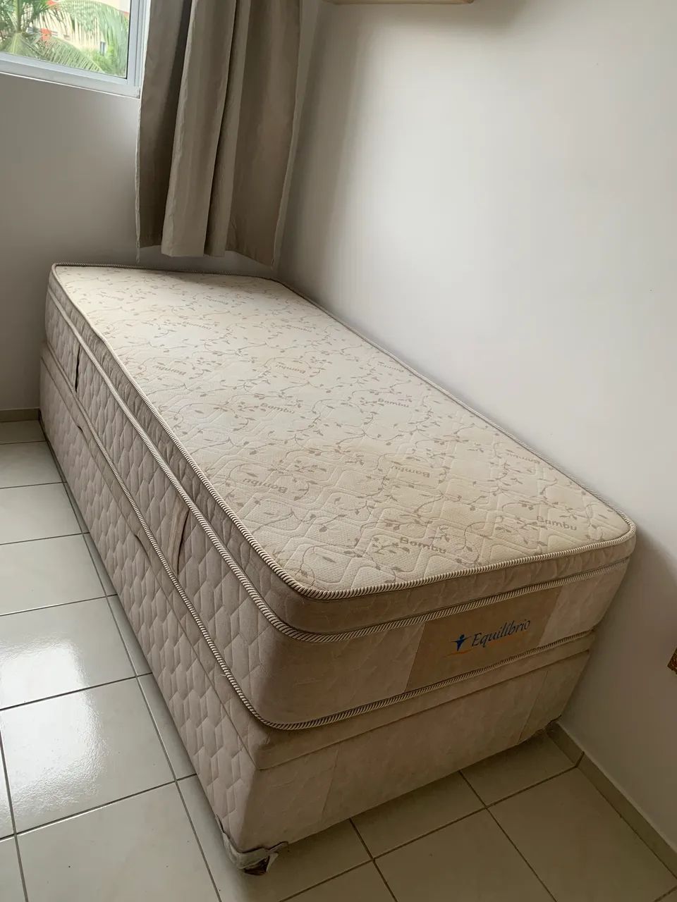 Cama box com baú + colchão de espuma 