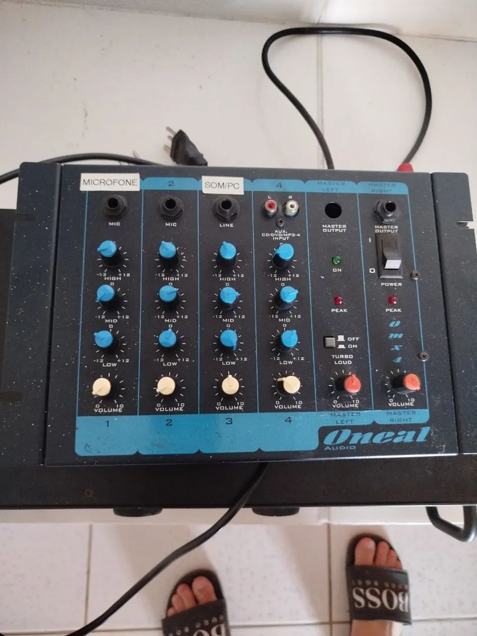 Mesa de som 4 canais 