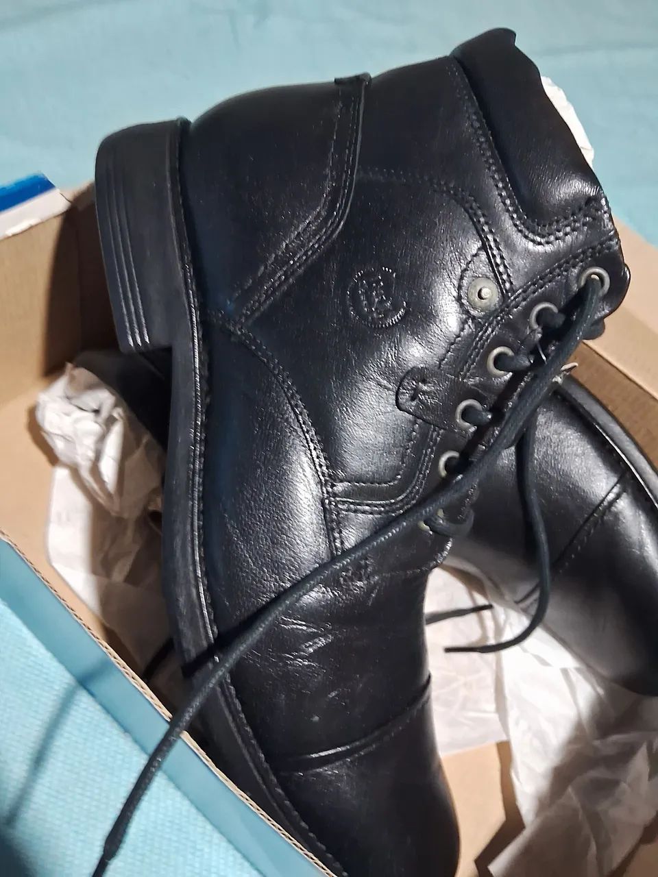 Bota masculina de couro na cor preta numero 43 - Foto 2