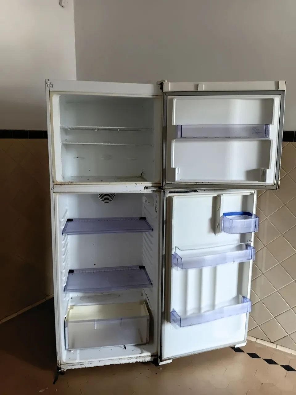 Vendo geladeira funcionando perfeitamente  - Foto 4