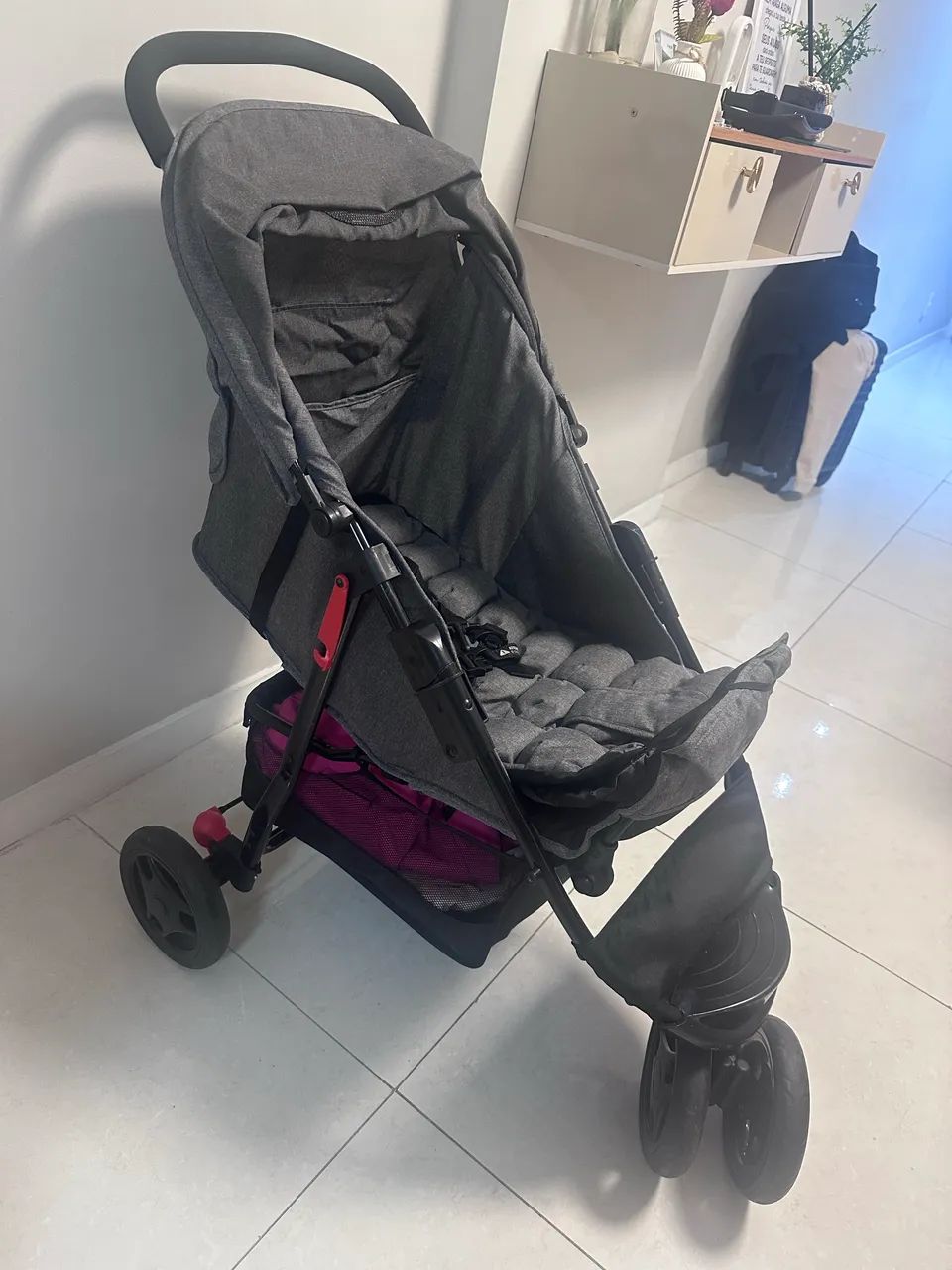 Carrinho de bebê com bebê conforto - Foto 2
