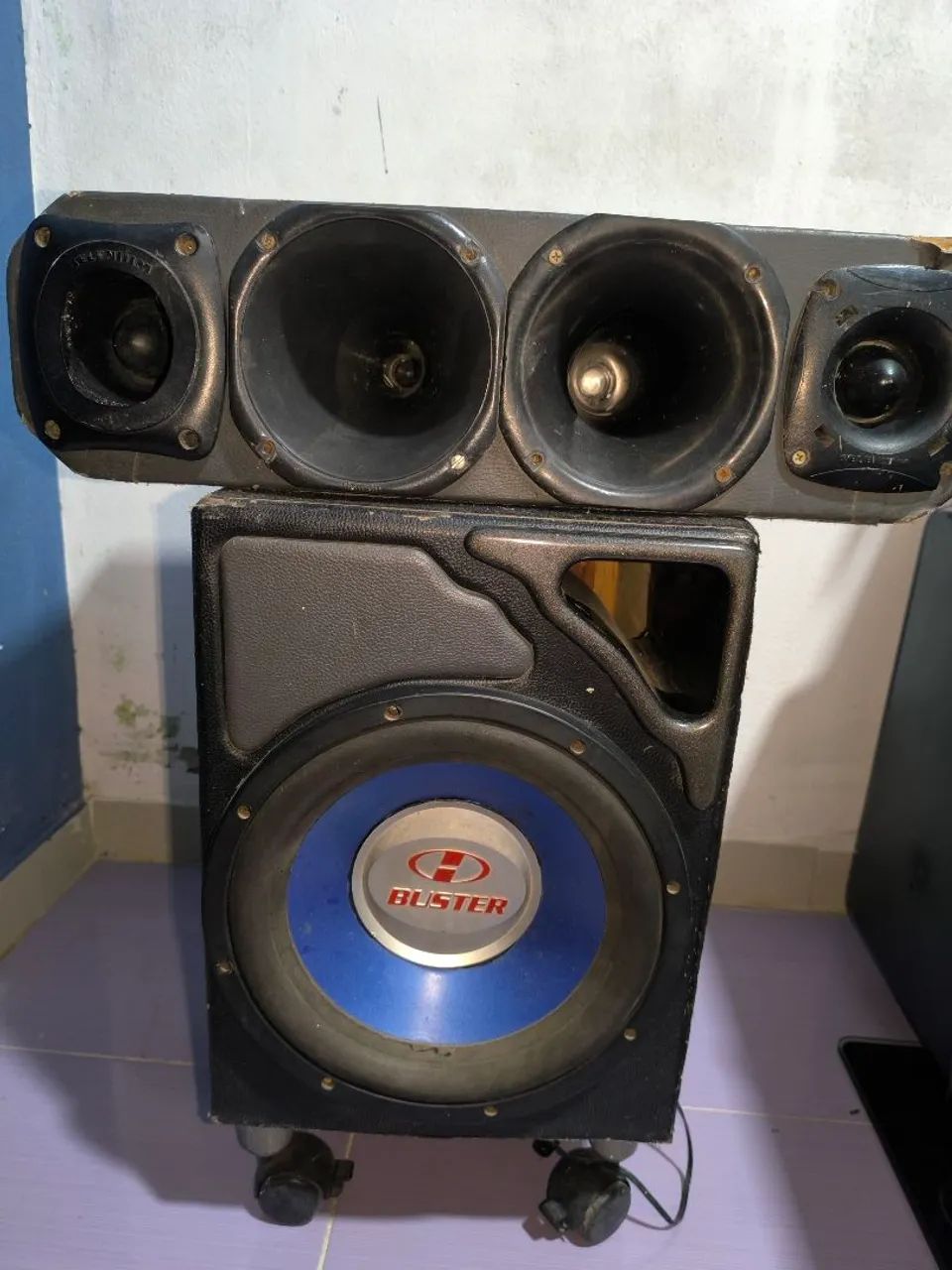 Sistema de som com - 1 Woofer de 12" + 2 cornetas e 2 tweeters selenium