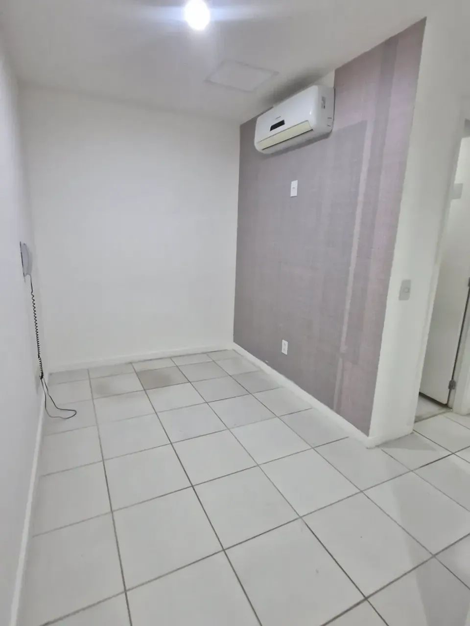OPORTUNIDADE!!!  Sala ou Consultório, 30 m, divisórias, banheiro, Janelão, cortina, 2 Spli - Foto 8