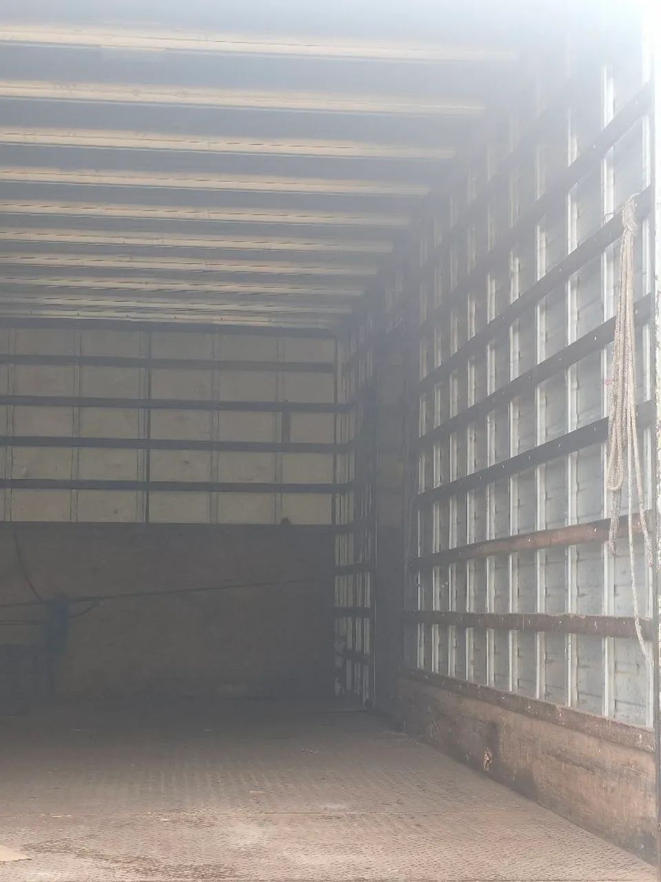 Vendo Baú de caminhão toco. - Foto 5