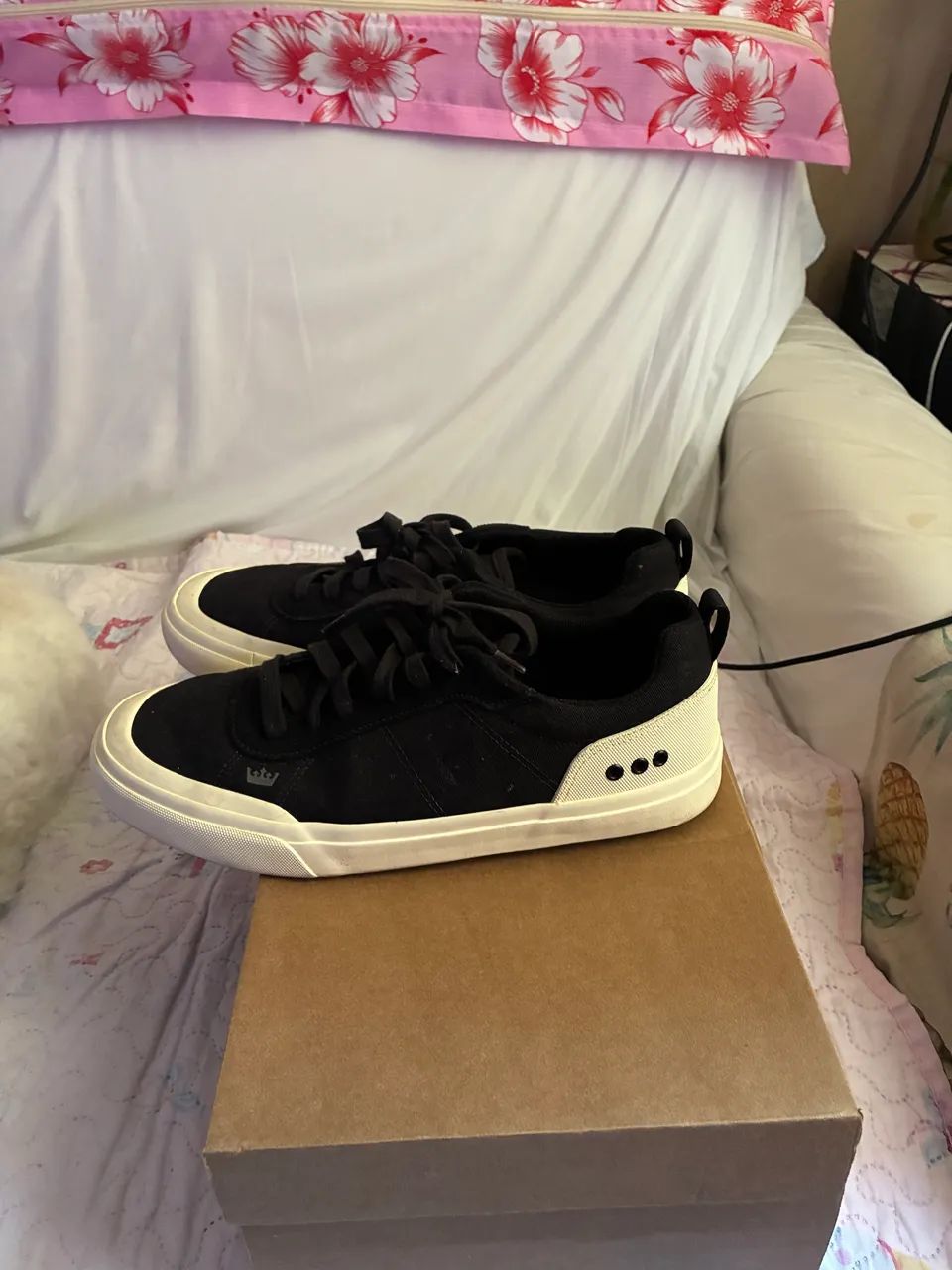 Tênis osklen preto e branco 41 usado - Foto 2