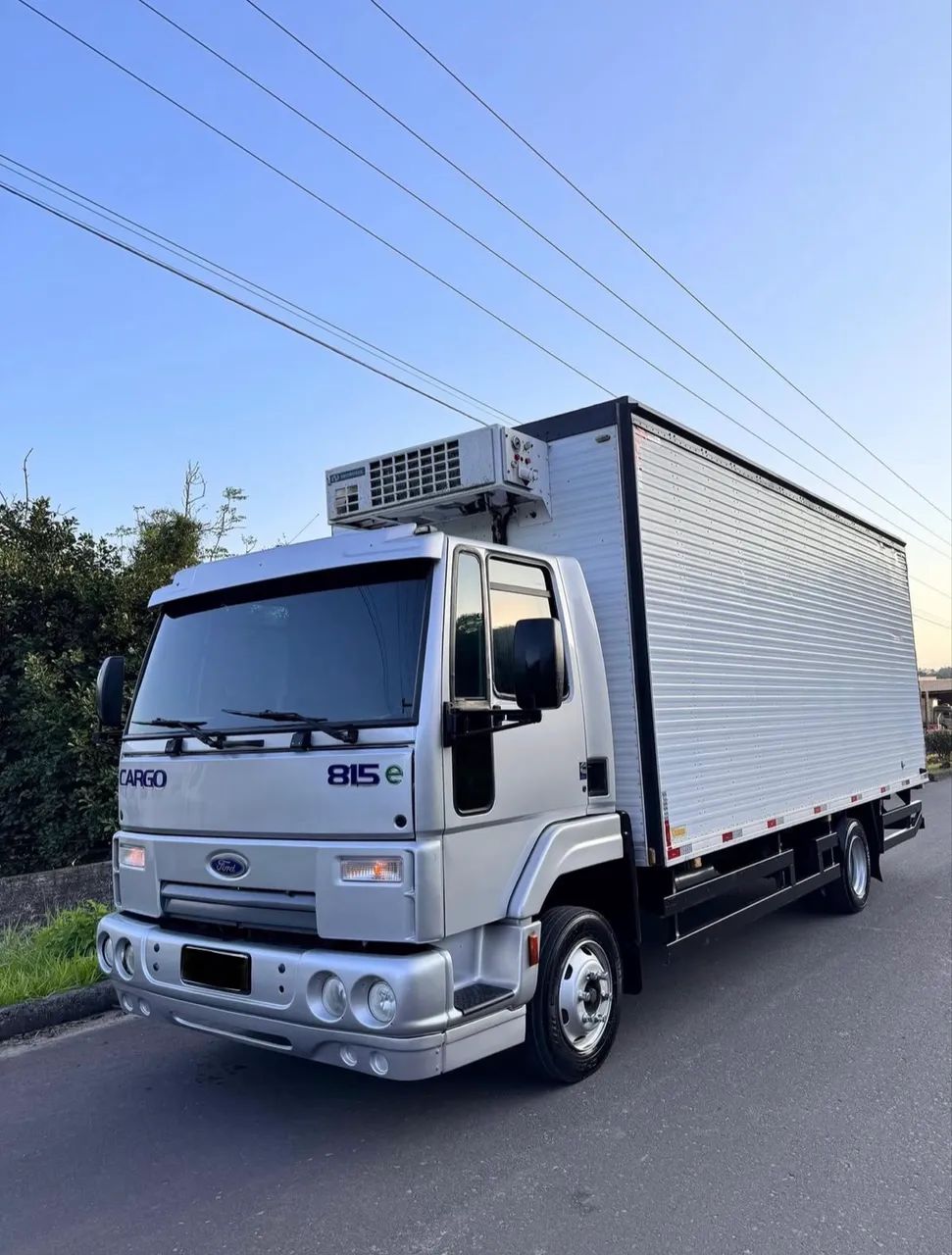 Ford Cargo 815 e Baú Refrigerado   - Foto 3