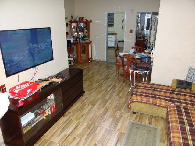 Casa com 2 moradias, 4 vagas e 1 salão de festas no Bairro Castrioto - Foto 4