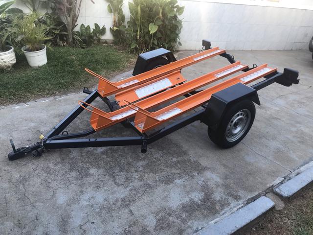 Carreta rodoviária para 3 motos