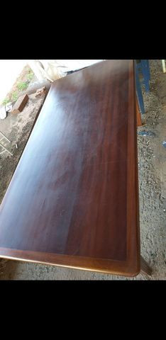 Vendo mesa com 6 cadeiras todas em madeira maciça - Foto 4