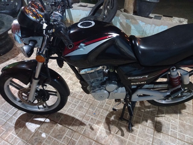 SUZUKI GSR 125