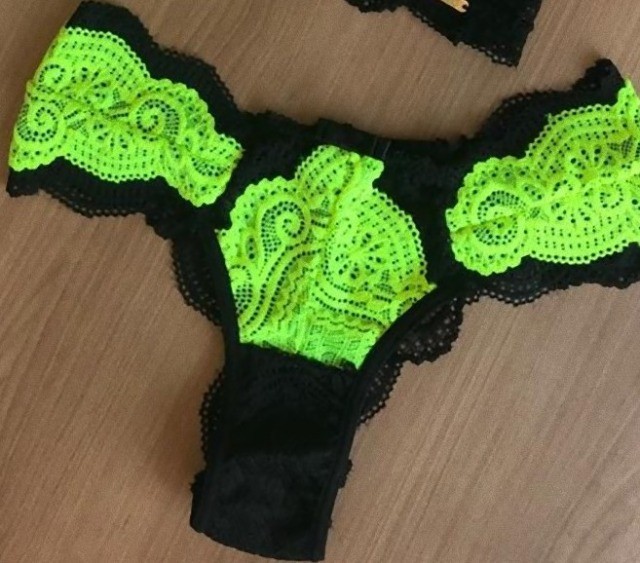 Conjunto de lingerie Sutiã com bojo e Calcinha de renda Bicolor Neon . - Foto 3