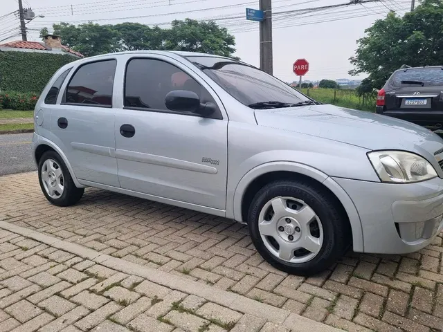 CHEVROLET - CORSA - 2010/2011 - Prata - R$ 31.000,00 - VCAR Veículos