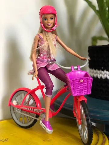 Boneca Barbie Ciclista Articulada Com Patins Bicicleta