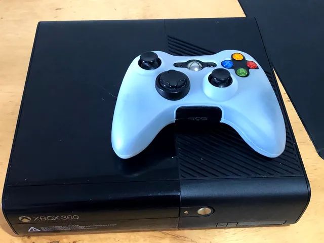 Xbox 360 desbloqueado com dois controles