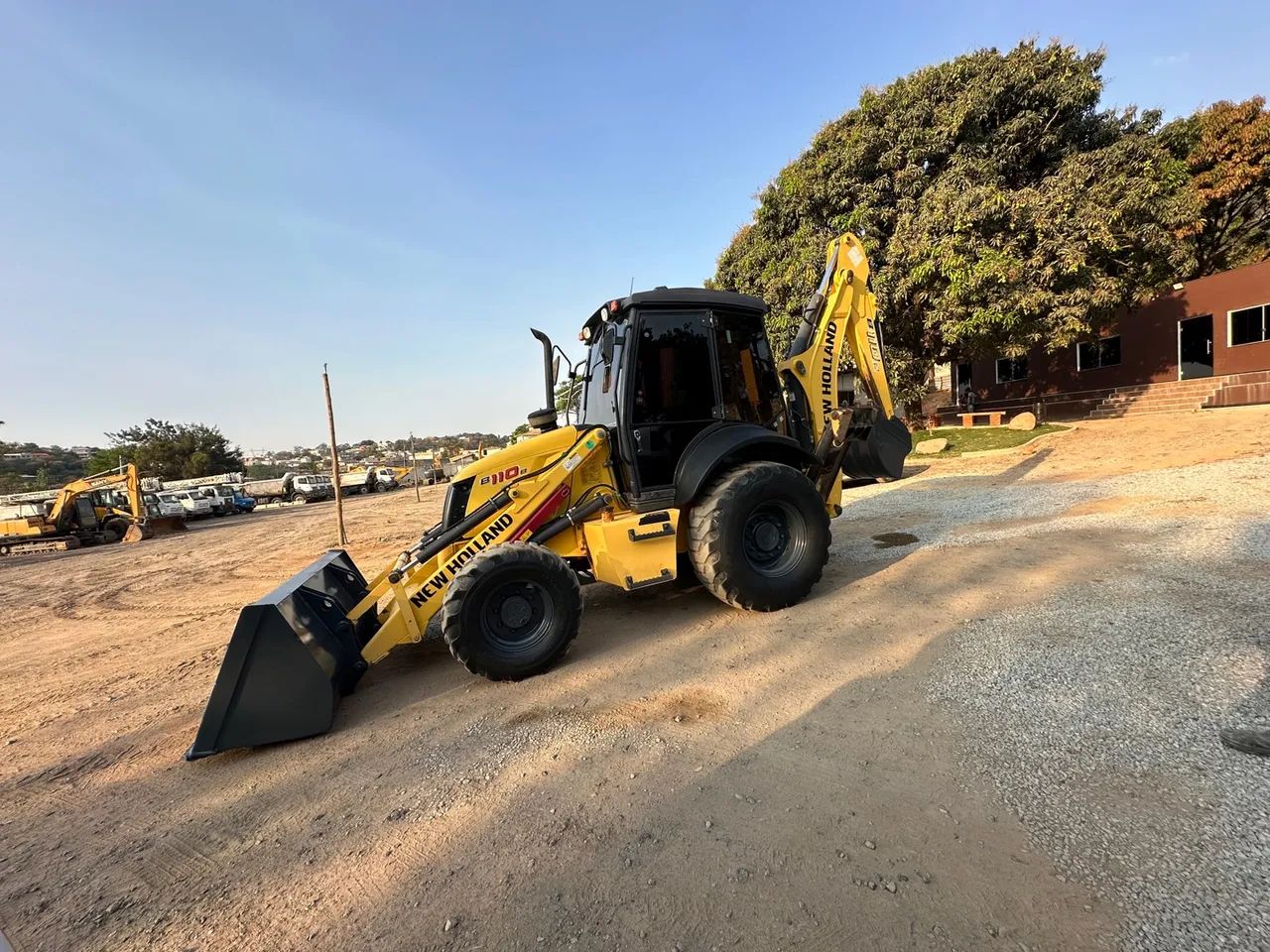 Retroescavadeira New Holland B110 2018 4X4 