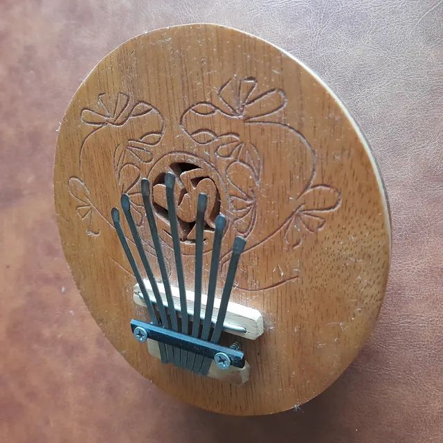 Kalimba artesanal de coco Instrumentos musicais Laranjeiras