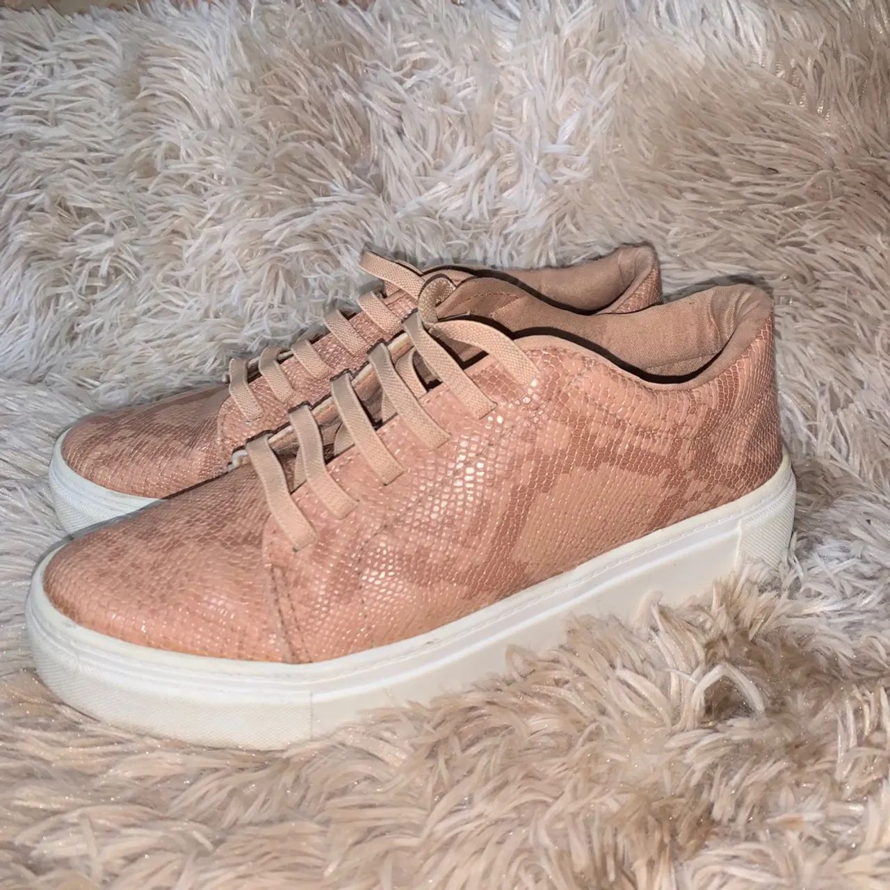 Tênis bege tamanho 37 - Foto 5