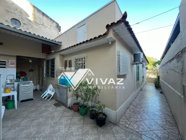 Excelente Casa com 03 Quartos + duas kitnets nos fundos e 02 Vagas em Pilares