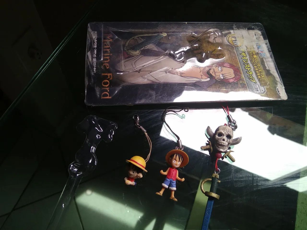 Bonecos One Piece - Luffy e Shanks chaveiro 