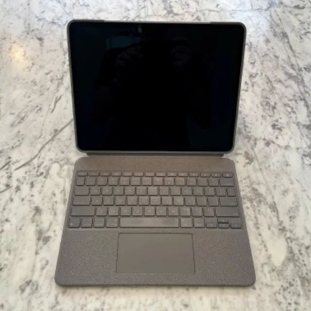 Logitech Combo Touch para iPad Pro 12,9 na caixa - Foto 3