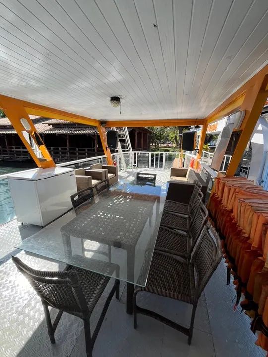 Embarcação do tipo CATAMARÃ (FLUTUANTE)