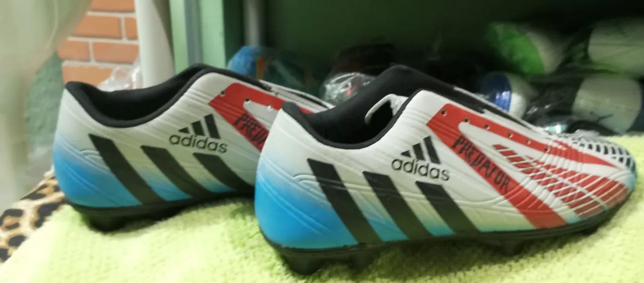 Chuteira Adidas NR 37 campo 70 reais - Foto 3