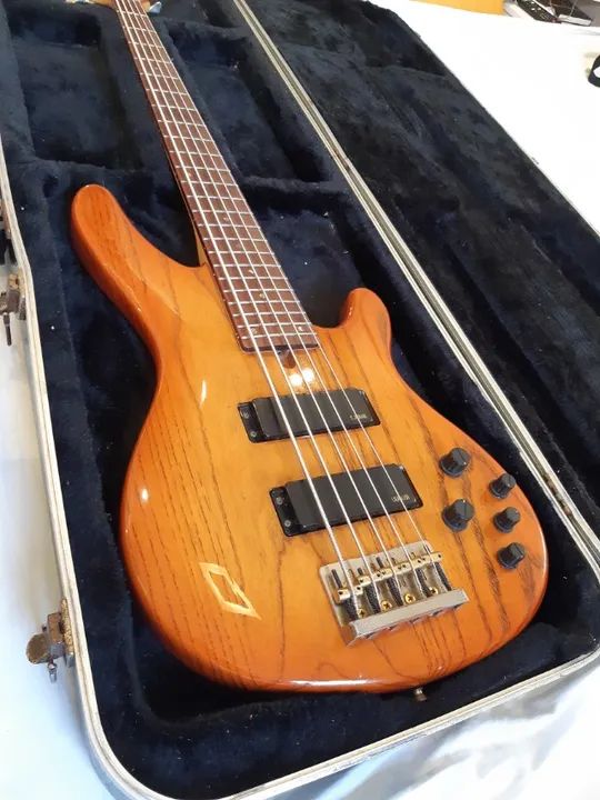 Baixo Yamaha TRB 5II japonês + Semi case Solid Sound