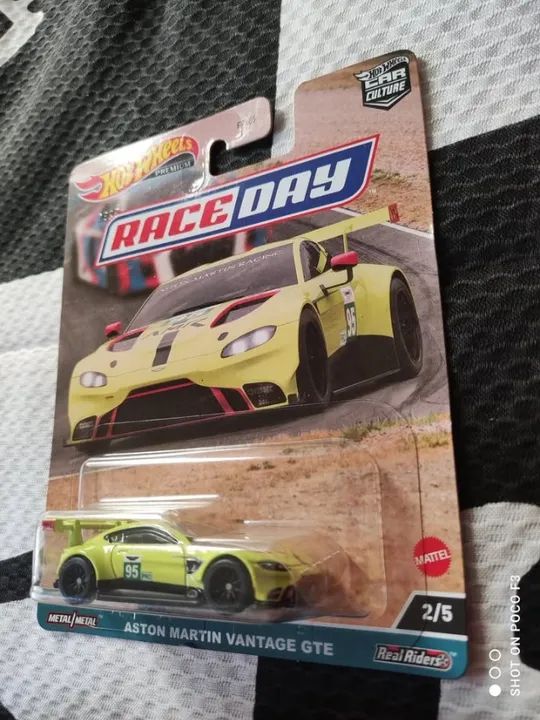 Hot Wheels Premium Race Day Aston Martin Vantage Gte - Foto 2