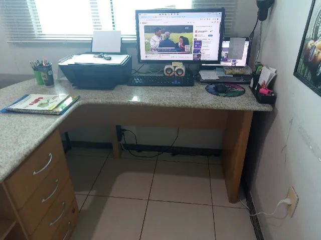 Mesa com tampa de mármore - Foto 2