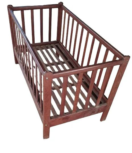 Berço em madeira maciça