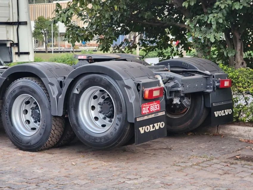 VOLVO FH540 6X4 GLOBETROTTER - ÚNICO DONO, CABINE TETO ALTO MANUTENÇÕES REALIZADAS NA C - Foto 9