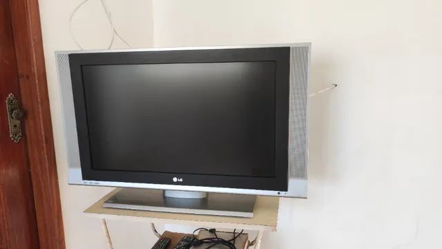 Vendo 03 tvs sem funcionar. Serve para retirar peças. 