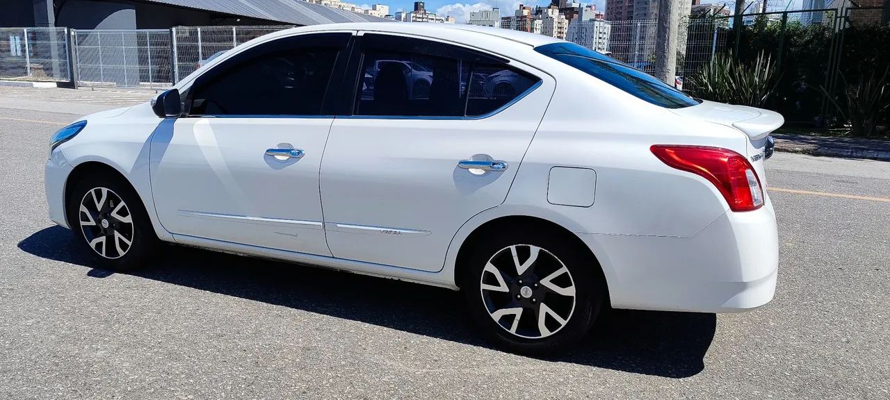 Nissan Versa Unique 1.6 16V Flexstart 4P Aut. 2017 - Foto 4
