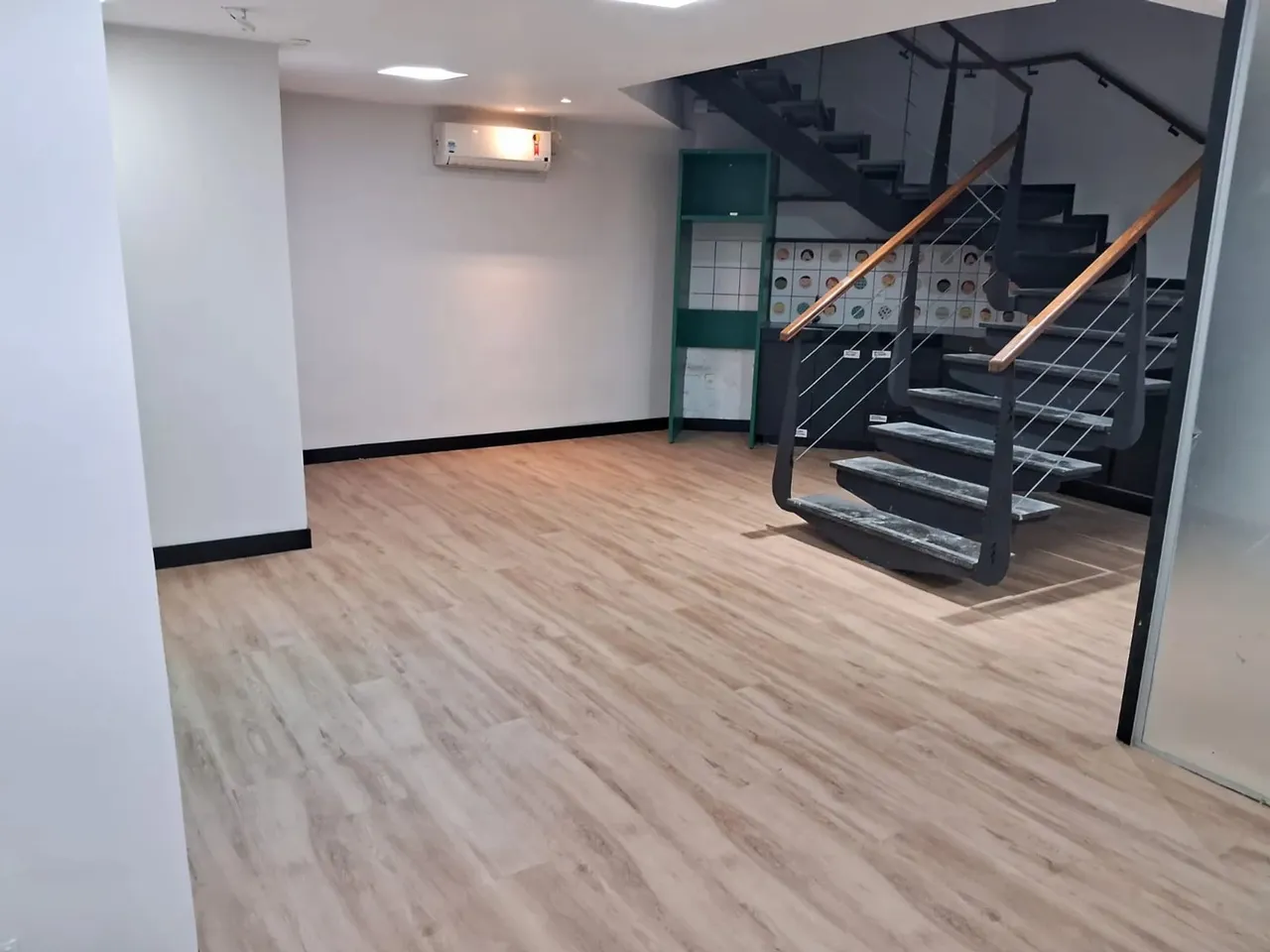 Loja de Galeria para aluguel com 60 metros quadrados em Floresta - Belo Horizonte - MG