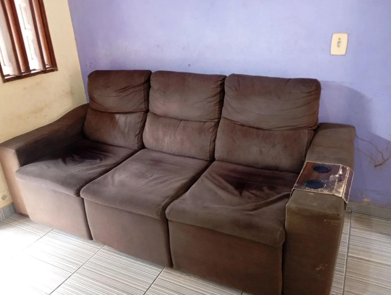 Sofá 3 Lugares com Porta Copos