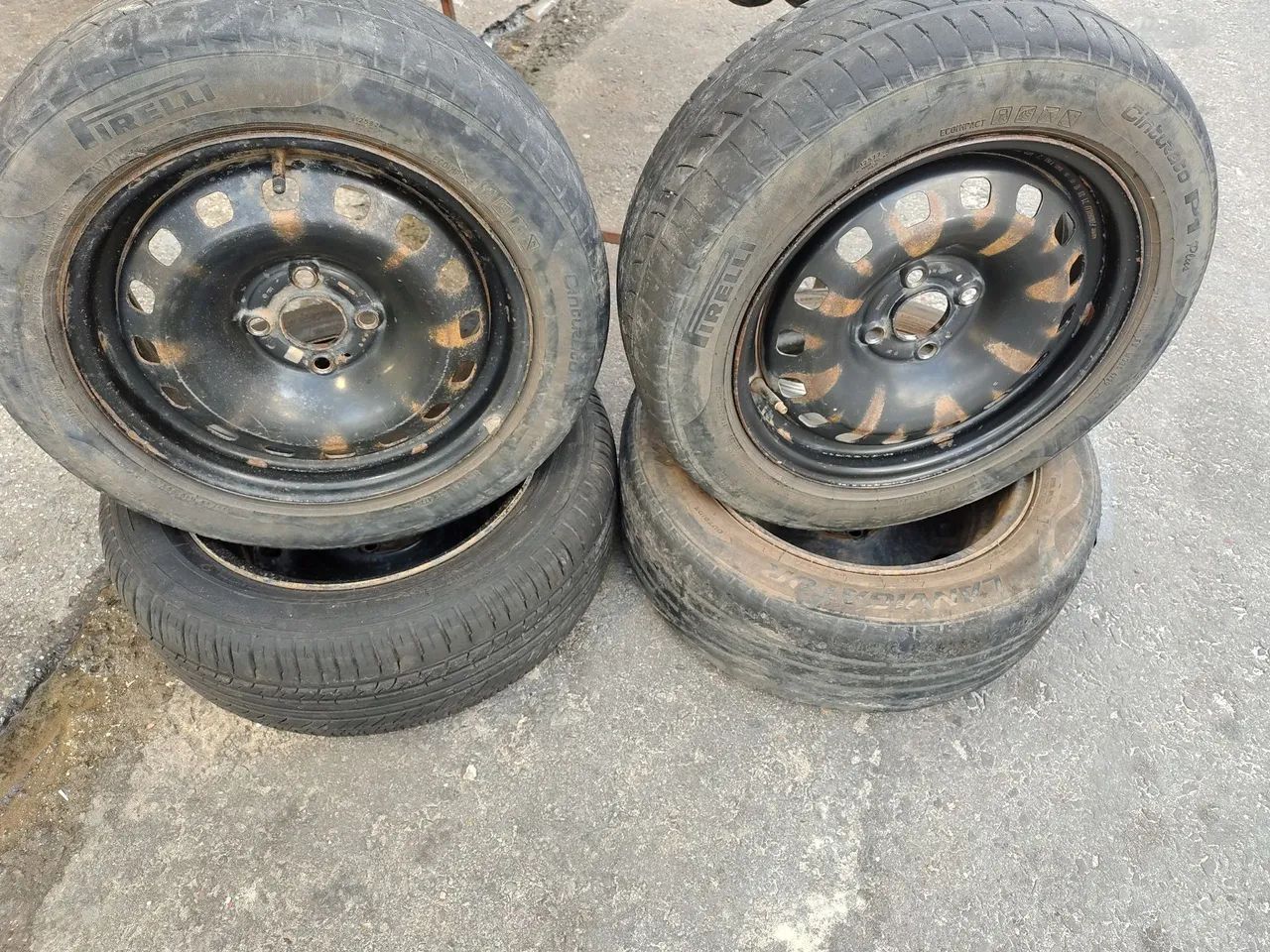 Jogo de Pneus Pirelli com Rodas de Aço - Foto 2