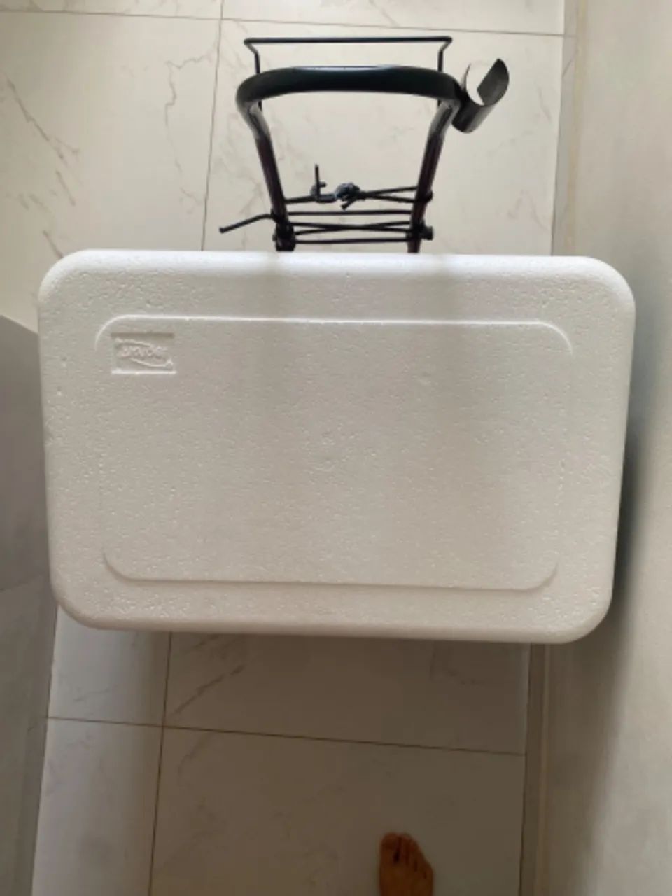 Caixa de isopor 70l. + guarda-sol da Brahma + carrinho de transporte. - Foto 5