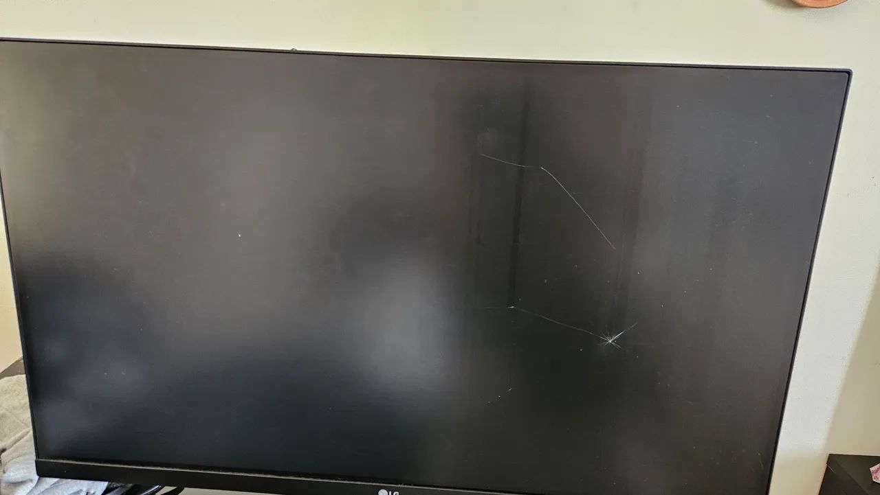 TELA LG 27 POLEGADAS COM DEFEITO NA TELA PRA TIRAR PEÇAS  - Foto 4