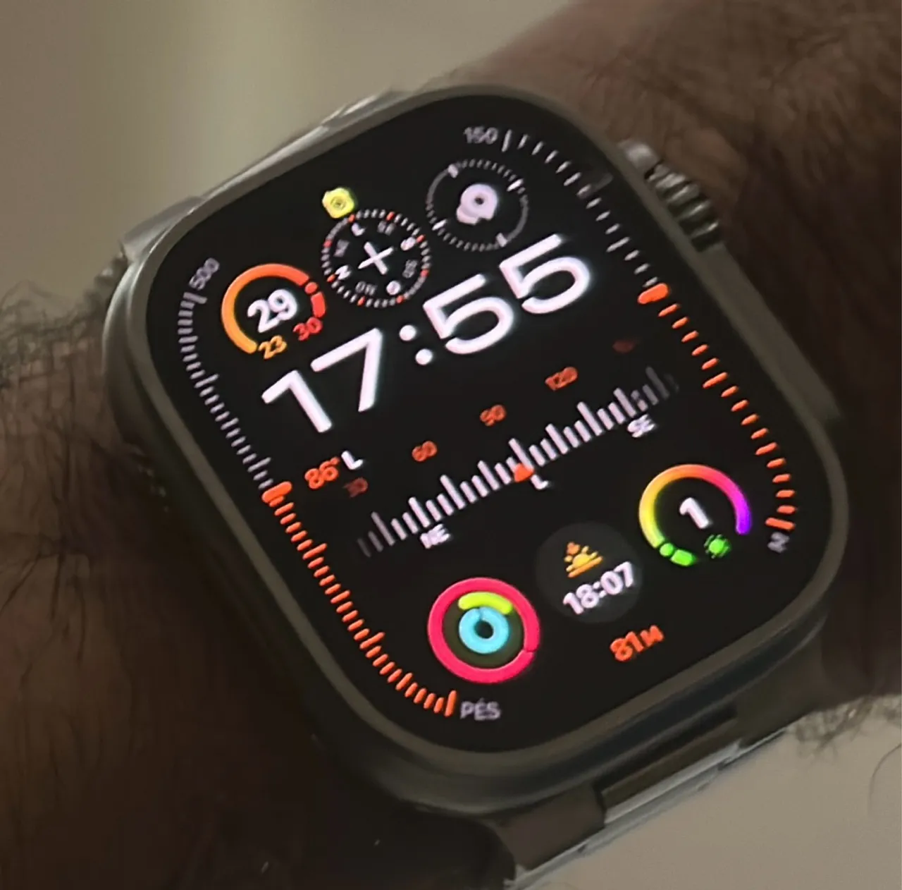 Apple Watch Ultra 2 GPS + Cellular ? Caixa natural de titânio de 49 mm