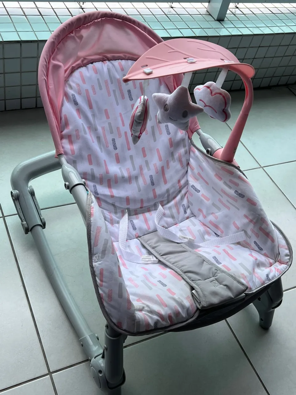 Cadeira de Descanso para Bebê Rosa com Móbile