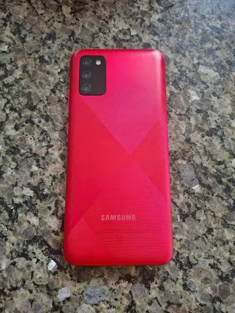 Estou vendendo porque ganhei um é do meu uso único dono vai com película